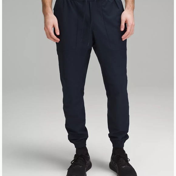 NWT lululemon Men’s License to Train Jogger in True Navy size Medium - Picture 2 of 7